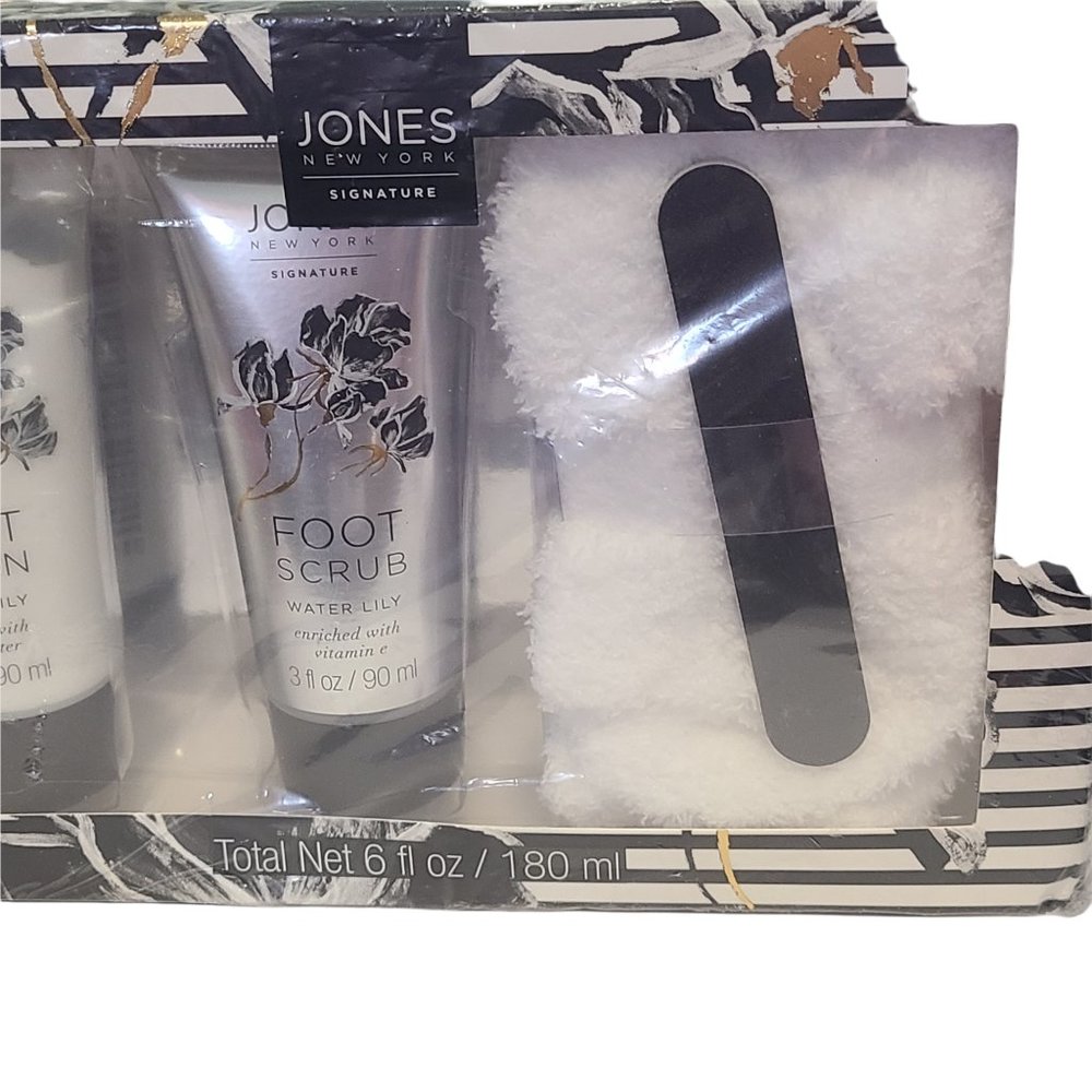 Jones New York Water Lily Foot Spa Set Foot Lotion Scrub Socks New Sealed - Picture 4 of 4